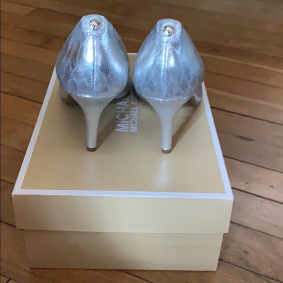 Shoes - Picture 3 of 4